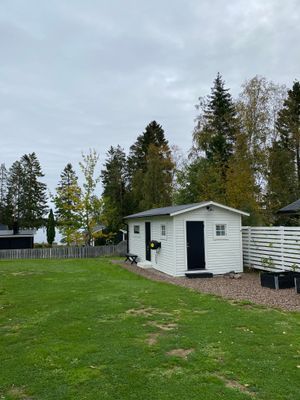 Mysigt hus med idylliskt läge vid havet