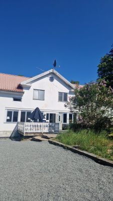 17 bäddar Herrgårds hus, 150m till strand och båt.