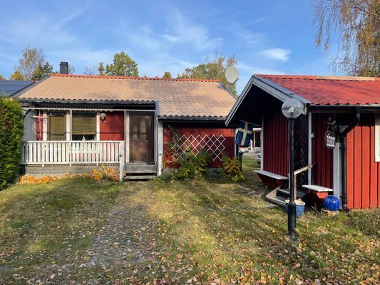 Mysig stuga i skärgården vid Figeholm