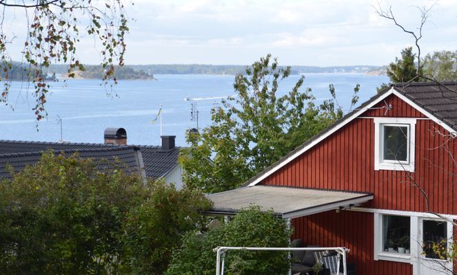 Fruvik Värmdö. Villa med havsutsikt nära strand