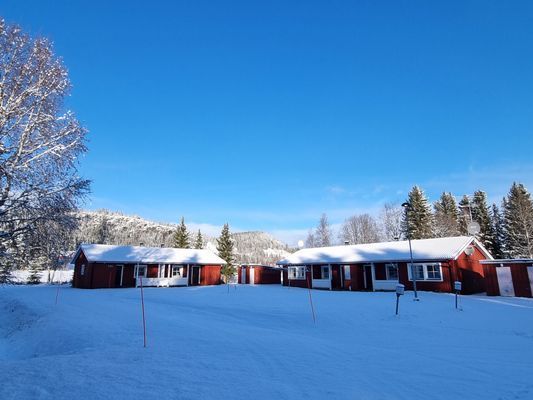 Hyr denna stuga i  på 45 m². 2 sängplatser. Från 3 900 kr per vecka. Se bilder och tillgänglighet här.