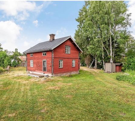 Hyr denna stuga i Norrsundet på 130 m². 6-8 sängplatser. 5 000 - 11 000 kr per vecka. Se bilder och tillgänglighet här.