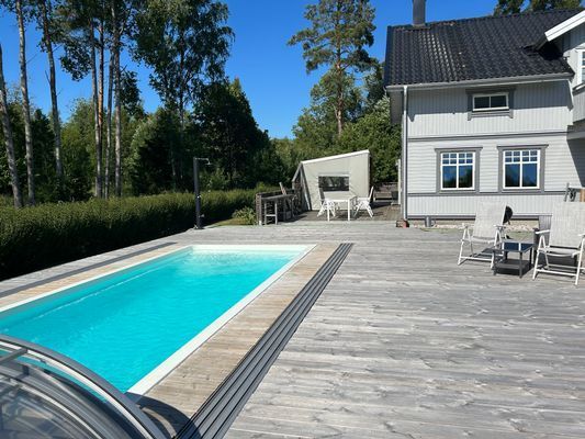 Hus med pool och kamin - Bild 1