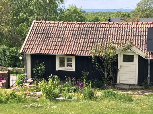 Lite utsikt över Kalmar sund från trädgården