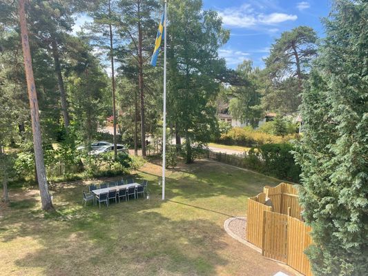 Hyr denna stuga i Ängelholm på 200 m². 12 sängplatser. 30 000 - 39 500 kr per vecka. Se bilder och tillgänglighet här.