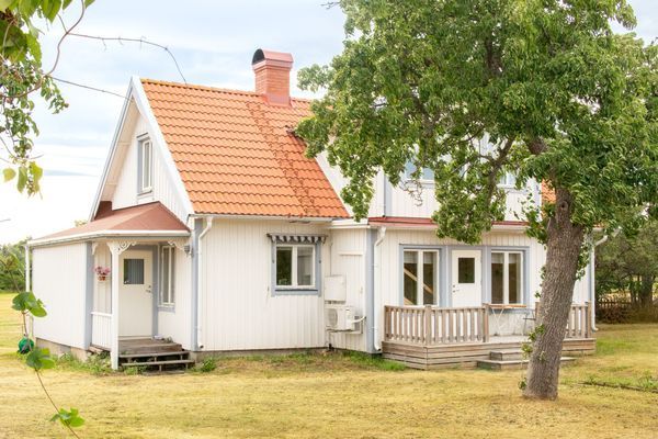 Hyr denna stuga i Byxelkrok på 120 m². 8-10 sängplatser. 8 000 - 14 000 kr per vecka. Se bilder och tillgänglighet här.