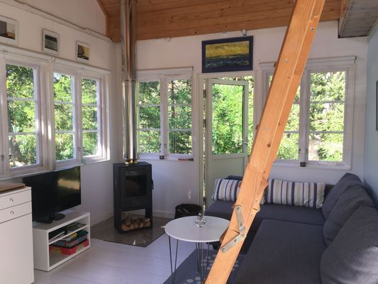 Hyr denna stuga i Byrum på 40 m². 4-7 sängplatser. 5 - 8 000 kr per vecka. Se bilder och tillgänglighet här.