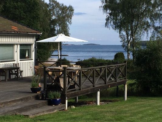 Rymligt skärgådshus med panorama utsikt över havet