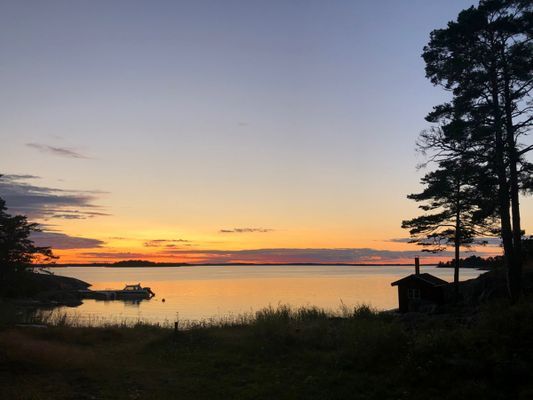 Solnedgång, havstomt, egna bryggor, Södermöja