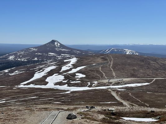 Utsikt från Nipfjället. Städjan till vänster och Idrefjälls pister till höger