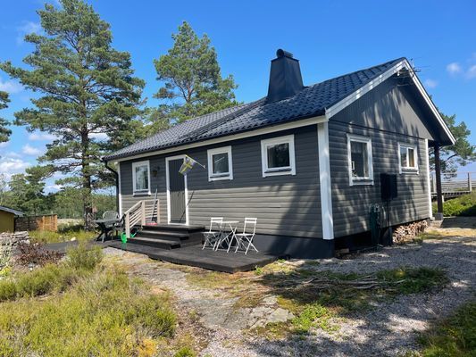 Vacker stuga med havsutsikt i Gryts skärgård