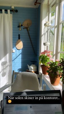 Småländsk idyll i gårdsmiljö - Bild 35