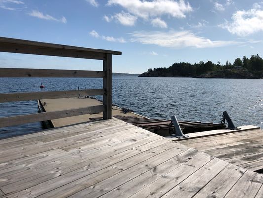 Stuga med egen brygga i Stockholm skärgård