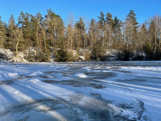 Stuga med fantastisk omgivning och vattenmiljö - Bild 35