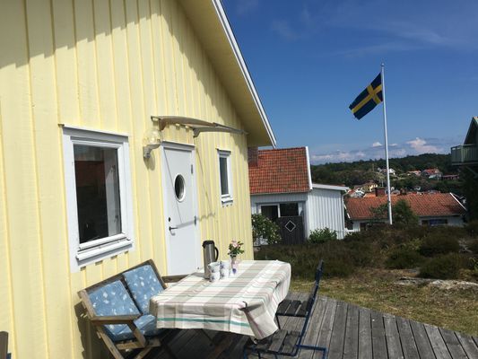 Hyr denna stuga i Fiskebäckskil på 98 m². 7-8 sängplatser. 10 000 - 17 500 kr per vecka. Se bilder och tillgänglighet här.