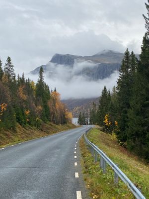 Hyr denna stuga i Kittelfjäll på 85 m². 7-10 sängplatser. 8 000 - 10 000 kr per vecka. Se bilder och tillgänglighet här.