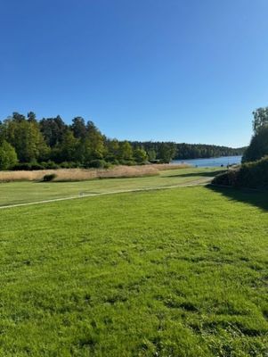 Hyr denna stuga i Värmdö på 160 m². 5-7 sängplatser. 24 500 - 25 700 kr per vecka. Se bilder och tillgänglighet här.