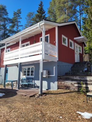 Röda huset i skogsbacken