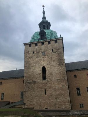 Kalmar Slottsruin, Guidade turer och skådespel för barnen.