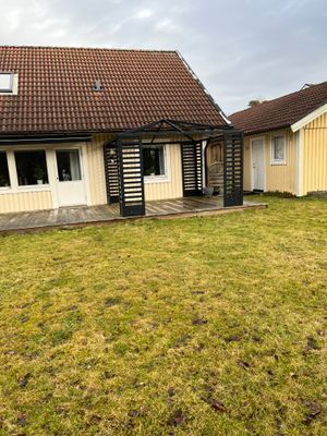 Hyr denna stuga i Frösakull på 125 m². 8 sängplatser. 14 000 - 15 000 kr per vecka. Se bilder och tillgänglighet här.