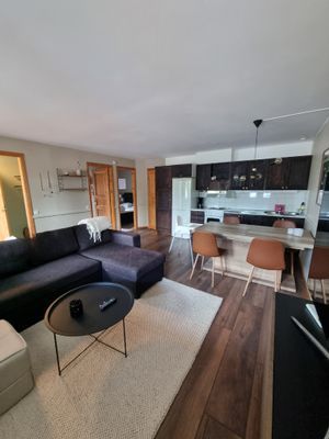 Hyr denna stuga i Gesunda på 53 m². 4-6 sängplatser. 6 500 - 7 500 kr per vecka. Se bilder och tillgänglighet här.