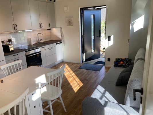 Hyr denna stuga i Varberg på 26 m². 3-5 sängplatser. 6 000 - 13 000 kr per vecka. Se bilder och tillgänglighet här.