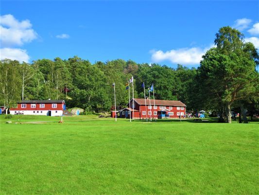 Stuga vid hav & skog på västkusten