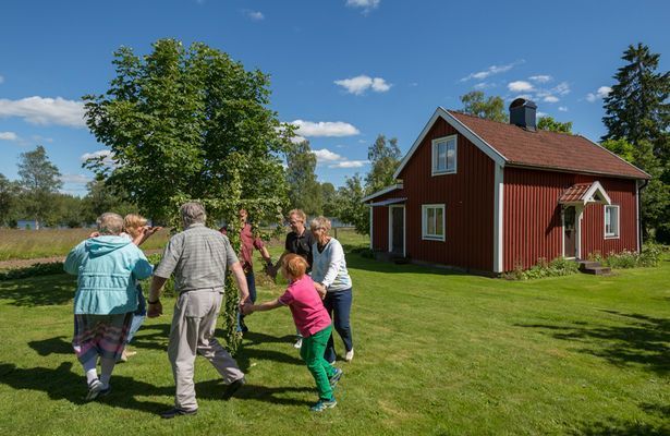 Mysig stuga med sjöutsikt, inkl. båt och brygga