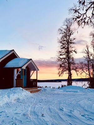 Bo med sjö- och fjällutsikt!