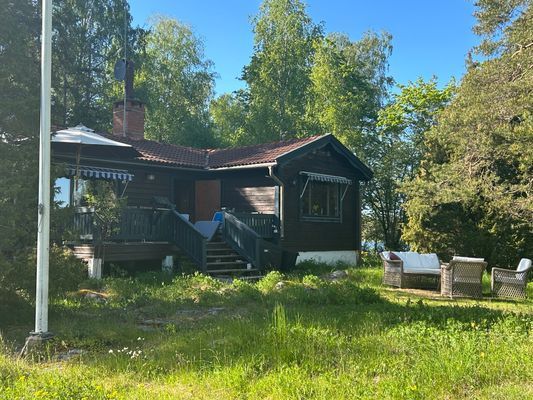 Ogenerat läge med egen brygga vid havet