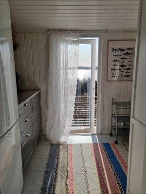 Liten stuga med sjöutsikt - Bild 13