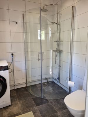 Liten stuga med sjöutsikt - Bild 19