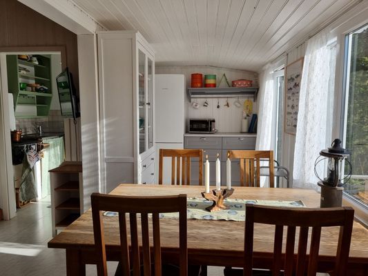 Liten stuga med sjöutsikt - Bild 12