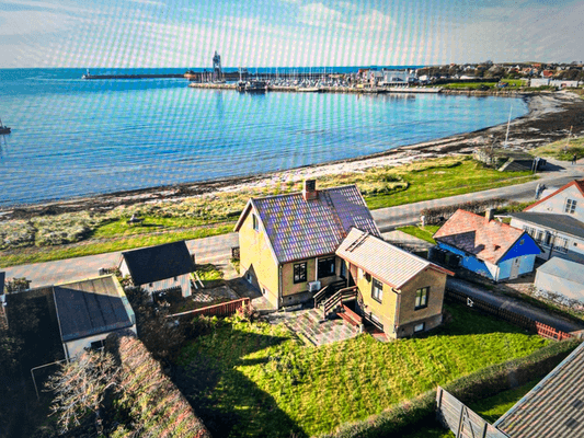 Stuga 10 meter från stranden