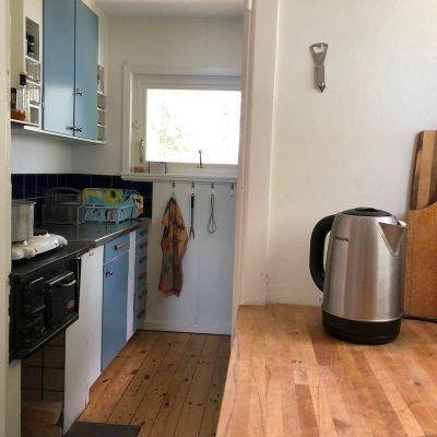 Två fina stugor vid sjö utanför Göteborg - Bild 6