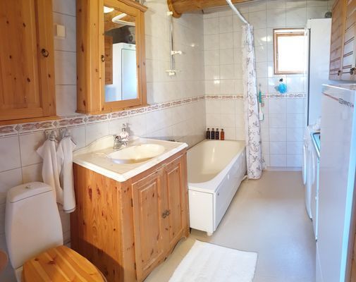 Timmerhus med egen sandstrand och brygga, inkl båt - Bild 19