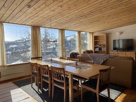 Stort hus med 2 lgh i Vemdalsskalet, Vemdalen