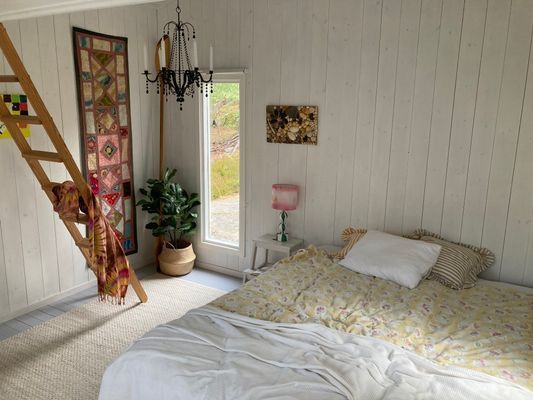 Fräscht och modernt fritidshus nära bad och natur