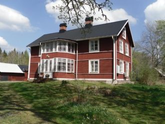 Sjönära 1800-tals gård i fantastisk natur.