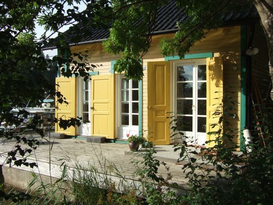 Sjöstuga vid Saltsjön 18 km f Stockholm. Roddbåt!