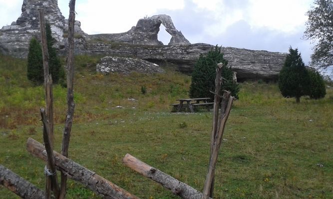 Kalkstensflygel med kul för barnen,nö-gotland. - Bild 25