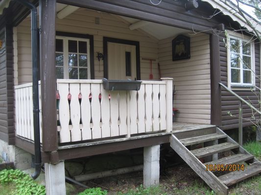 Veranda baksida under tak.