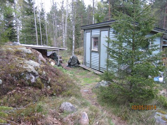 Den luktfria Torrtoan ca.30 meter från huset.