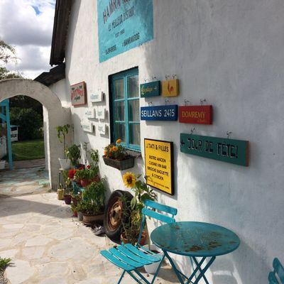 Hamra krog, trevligt franskt bistro. 700 meter från vårt hus