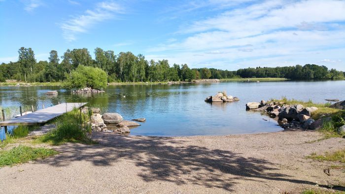 Stuga vid sjö med egen strand