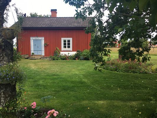 Mysig timmerstuga i kulturmiljö nära Växjö - Bild 4