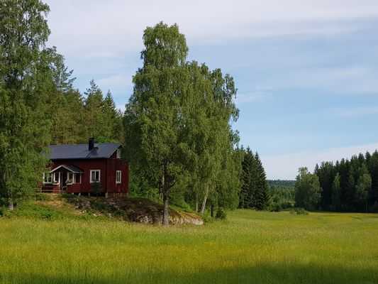 Stugan med dalgången mot sjön