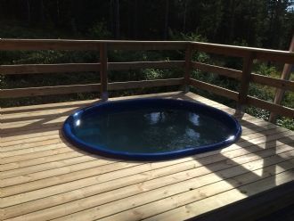 Stuga vid sjön Narven med vedeldat utomhusbad - Bild 2