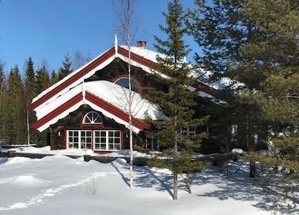 TRIVASAMT TIMMERHUS MED STÖTENS BÄSTA LÄGEN