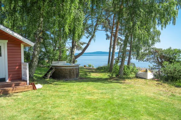 Badtunna kan användas höst/vinter/vår mot en extra kostnad om jag inte är upptagen. Kontakta mig därför ALLTID innan bokning om tillgänglighet.